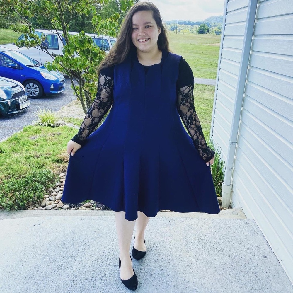 This vintage winter dress is something wonderful 🖤